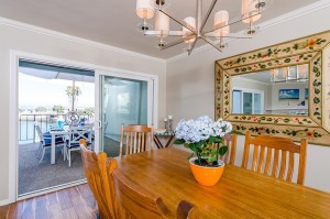 beautiful-waterfront-dining-room